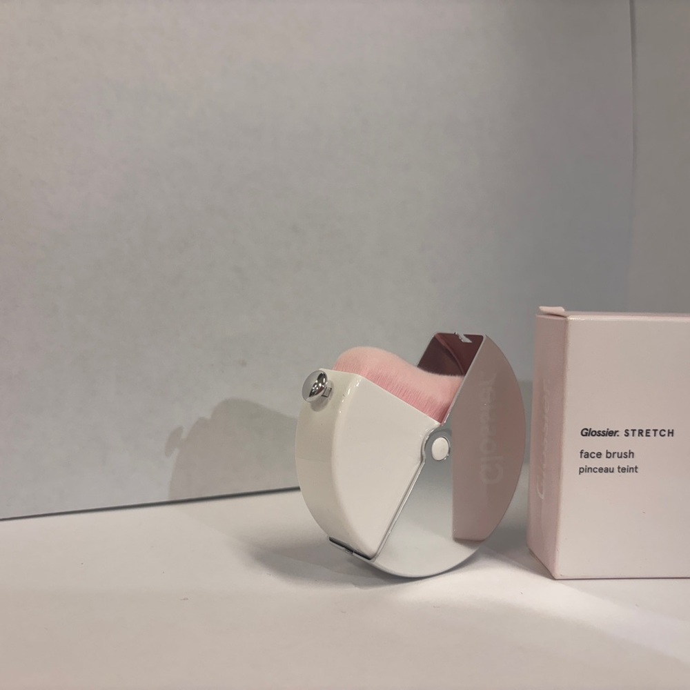 Glossier STRETCH face brush NWT - Picture 6 of 9